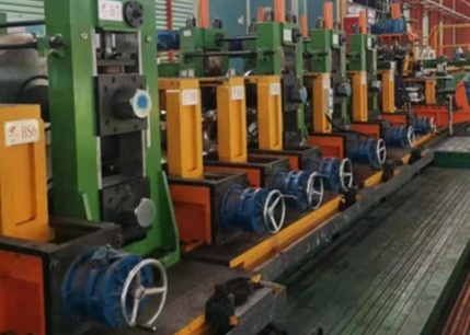 Πράσινη διάσταση 153 mm πάχος 1-3 mm Σιδηροδρομική γραμμή παραγωγής σωλήνων με CE